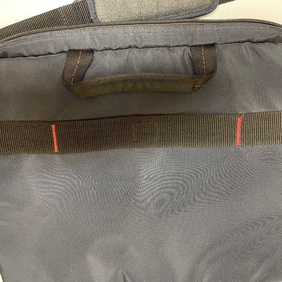 New Case logic laptop bag - Picture 4 of 8